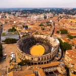 Invasion mystérieuse de millions d’insectes noirs dans un quartier de Nîmes : inquiétude et curiosité chez les habitants